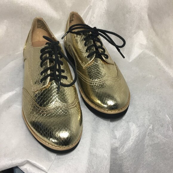 NWOT Brash Woman Wingtip Gold Loafers 9.5 Platform heel 2" Shiny - Picture 1 of 10